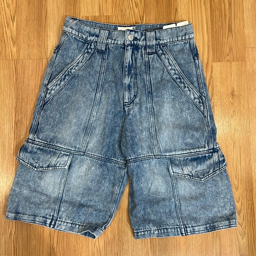 Isabel Mariani 
Tiy Demi Crgo Shorts